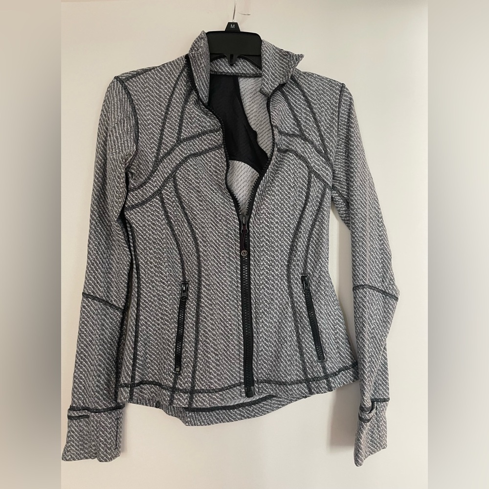 Lululemon size 4 workout zip up